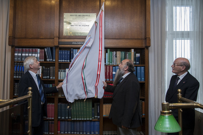 One of the world’s most prominent geophysicist receives plaque at the Academy Library