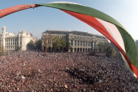 A magyarországi rendszerváltás okai – Romsics Ignác írása a Magyar Tudományban