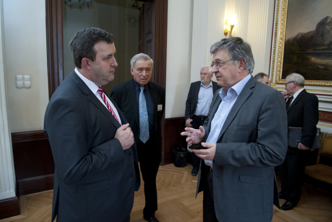 Kedden folytatódnak a tárgyalások az MTA és az ITM között