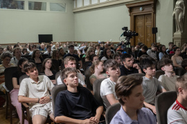 Móricz Zsigmond hideg töltött káposztájától Taylor Swift forró popzenéjéig – Videón az MTA Középiskolai Alumni program keretében tartott tudományos előadások