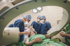 Robottal segített agyműtét Budapesten – elindult a Nemzeti Agykutatási Program új honlapja