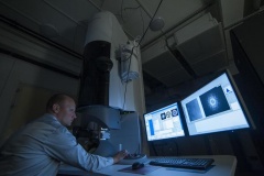 Üzembe helyezték az ország első gömbihiba-korrigált transzmissziós elektronmikroszkópját az MTA Energiatudományi Kutatóközpontban