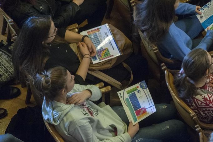 Periódusos rendszer extrákkal diákoknak – MTA-videó