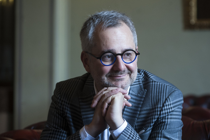 Nem lehet tisztán látni a garanciákat az egyes intézetek kutatási szabadságára – interjú Barabási Albert-Lászlóval