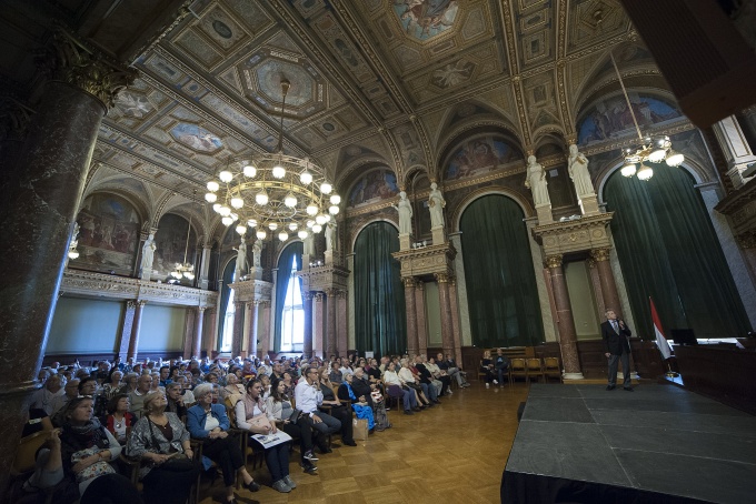 Séták az Akadémia palotájában – ismét megnyitotta kapuit az MTA Székháza