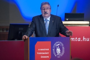 Lepkeszárny, tűzhányók és szuperlézerek – regisztráljon a Magyar Tudomány Ünnepe előadásaira!