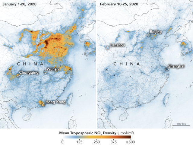 NO2-légszennyezés Kínában január 1–20. és február 10–25. között. Az adatokat az Európai Űrügynökség, az ESA Copernicus Sentinel–5 műholdjának TROPOMI mérőberendezése (Tropospheric Monitoring Instrument) szolgáltatta. A NASA Aura műholdjának OMI berendezés