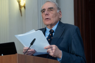 A polgári érintkezés modernizálódása a 19. században: szalonok, zongorák, névjegyek – Frank Tibor rendes tag székfoglaló előadása