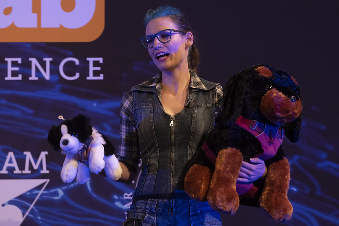 A kutyák szociális élete, a mesterséges intelligencia szürkeállománya, a piramisok titka – a FameLab magyarországi döntője az Akadémián