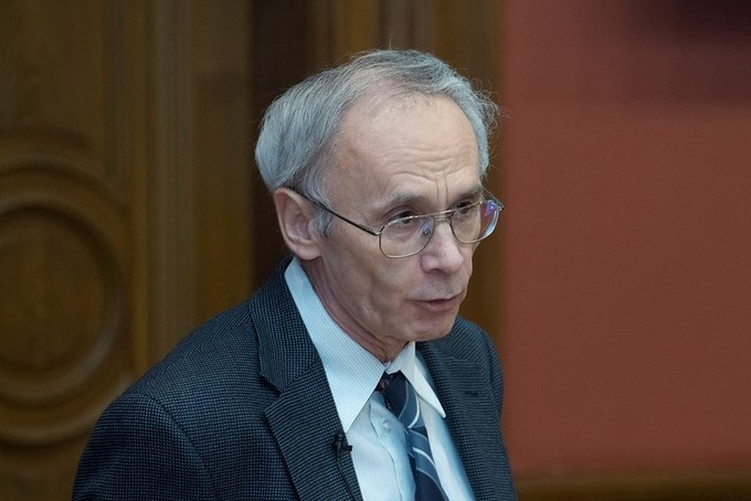 Polimer kotérhálók és kopolimerek: kaméleon gélektől intelligens gyógyszerhordozókig és nanokatalizátorokig – Iván Béla rendes tag székfoglaló előadása