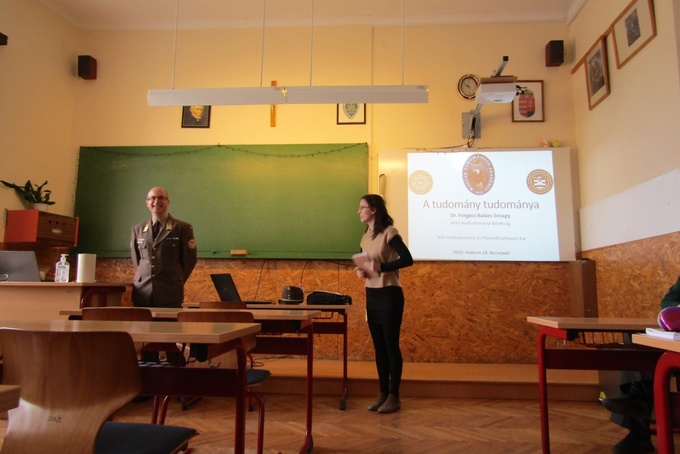Kutatók a Piarista Gimnáziumban