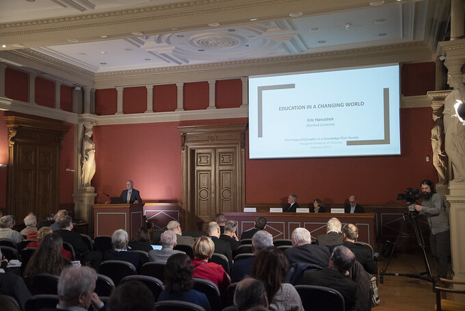 Eric Hanushek előadása a Magyar Tudományos Akadémián – videón az akadémiai rendezvény

 
