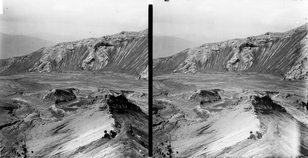 Vesuvio. A Somma keleti vége a mostani kráter lejtőjéről, Itália