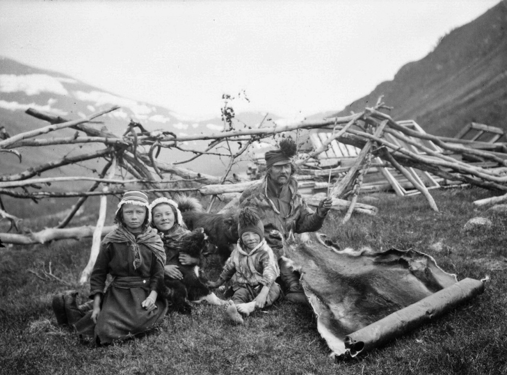 Lapp család Tromsö körül, Norvégia, 1910.VII.30.