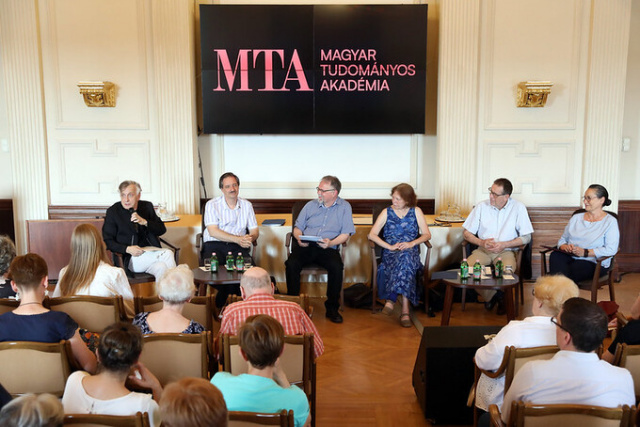 Akadémiai Lyukasóra - Videón a Sokszínű tudomány júniusi programsorozatának rendezvénye
