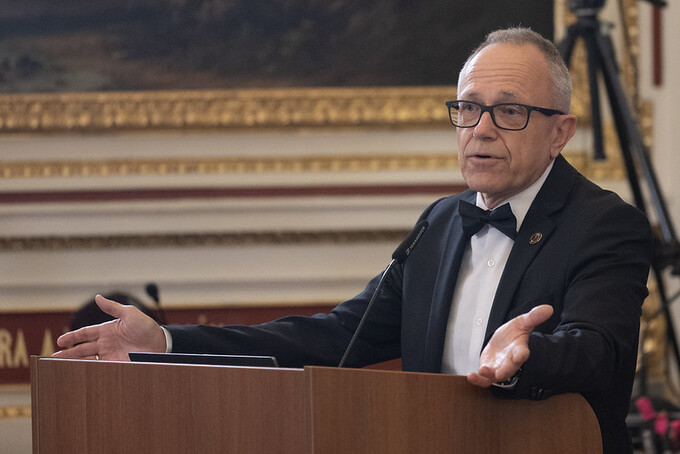 Jobban megérteni a vulkánokat: a kőzettani vulkanológia szerepe –  Harangi Szabolcs rendes tag székfoglaló előadása
 
