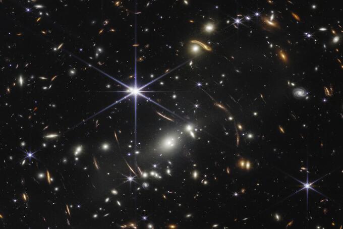 'Az Univerzum fejlődéstörténete: rejtélyek, talányok és megoldások – előadó Szapudi István, az University of Hawaii Institute of Astronomy csillagásza (BETELT)
