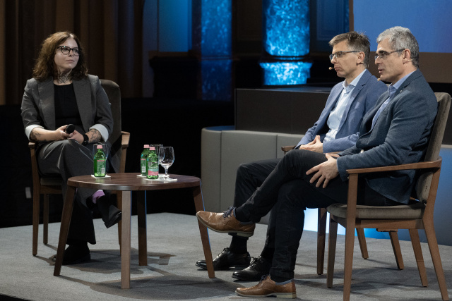 Képgalériánk az előadásról a fotóra kattintva tekinthető meg.