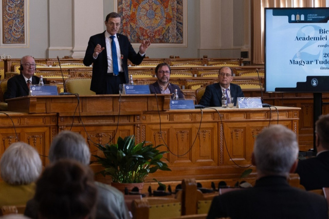  Ioan-Aurel Pop, a Román Tudományos Akadémia elnöke