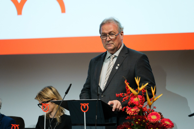 Az ünnepi ülésen köszöntőt mondott Freund Tamás, az MTA elnöke is