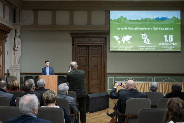 A Föld akarata az erdő – Videón az MTA Veszprémi Területi Bizottságának erdészeti konferenciája