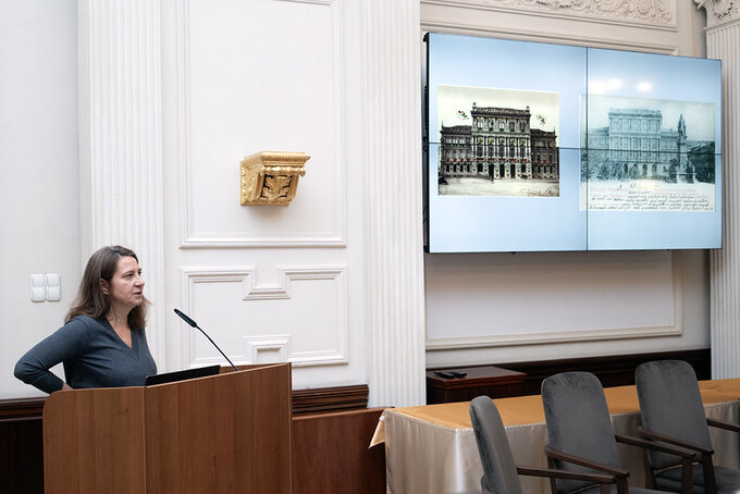 Intézmény-, épület- és gyűjteménytörténet – Könyv a 200 éves Magyar Tudományos Akadémiáról, székházáról és kollekcióiról

