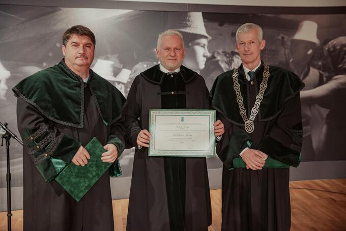 Doctor Honoris Causa címet adományozott a Sapientia EMTE Borhy László akadémikusnak