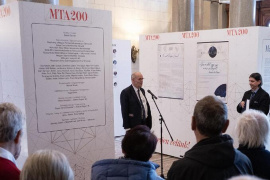 Kiállítással kezdődött, gazdag rendezvénysorozattal folytatódik a Matematikai Tudományok Osztályának ünnepi programsorozata – regisztráljon!