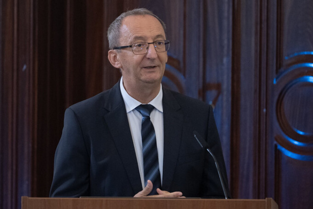 Repedések dinamikájától a katasztrófák előrejelzéséig – Kun Ferenc rendes tag székfoglaló előadása