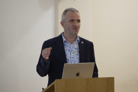 „Van, amikor egy növény szinte kiabál, és szeretné elmondani nekünk, hogy mire való” – Videón Csupor Dezső Alumni-előadása