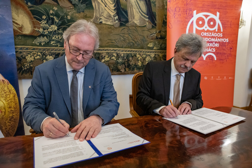 A dokumentumot Freund Tamás, az MTA elnöke és Mátyus László, az OTDT elnöke írta alá