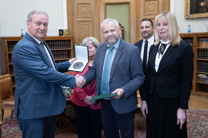 Az Akadémia elnöke kapta idén a Nagy Imre-emlékplakettet