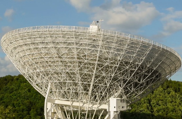 Filmklub az Akadémián: Radio Universe
